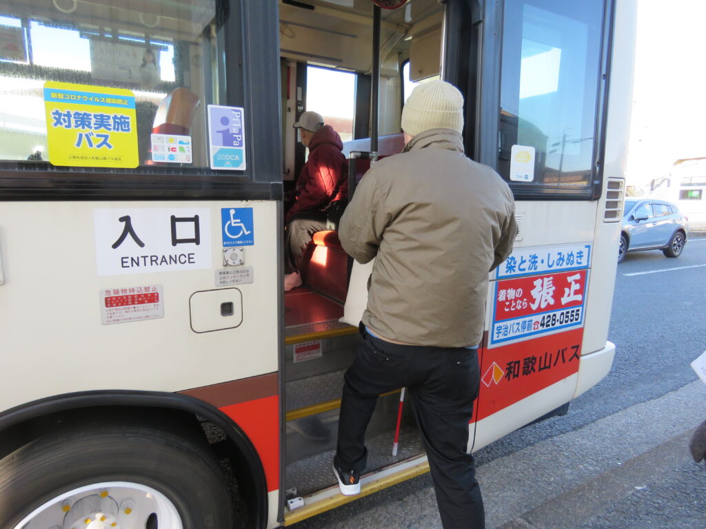 バス通勤の全盲男性 支えてくれる小さな手に感謝のしるし Wbs和歌山放送ニュース