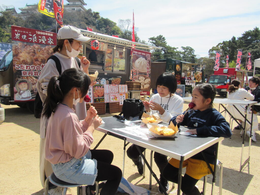 最強食肉決定戦！「全肉祭」がきょうから和歌山城で開催（写真付） | WBS和歌山放送ニュース