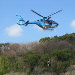 近大生物理工で防災訓練　学生消防団が放水、県警ヘリも参加