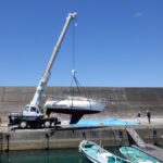 県・日置港に放置のヨットを行政代執行で撤去
