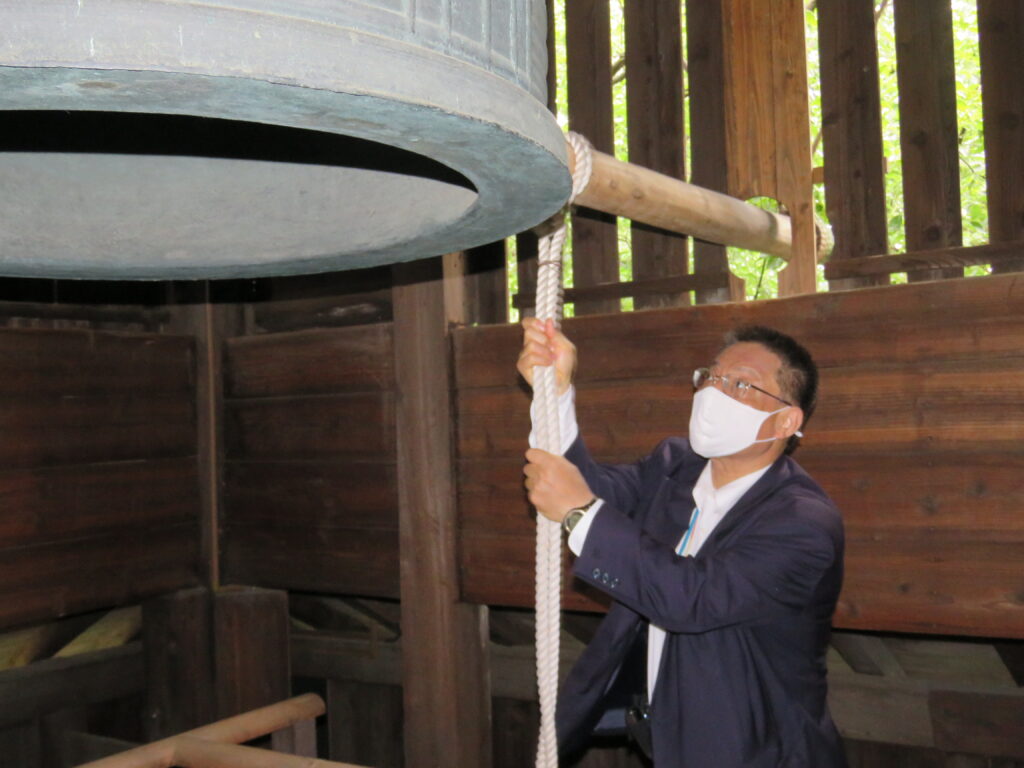 平和の鐘をつく催し 警報で中止 関係者のみ打鐘 Wbs和歌山放送ニュース