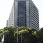 強盗致傷疑いで19歳男逮捕