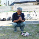被害者家族が現場で追悼　毒物入りカレー事件２５年