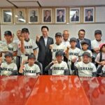 学童軟式野球全国出場決定の四箇郷少年野球クラブが尾花市長表敬