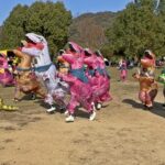 抱腹絶倒・和歌山市の四季の郷公園で第１回「ティラノサウルスレース」