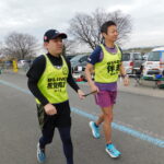 和歌山県の盲ろう男性、大阪マラソン完走後初練習