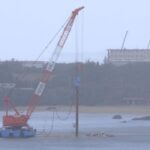 辺野古沖の海中にくい下ろす