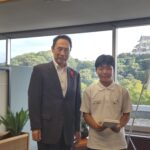 和歌山市在住の小学生がアーチェリー競技で優勝、市長に優勝報告