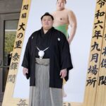 大関大の里、初の大銀杏を披露