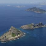 中国船2隻、領海出る