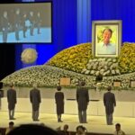 岸本周平前知事の県民葬・およそ2500人が参列