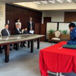 こども落語全国大会小学生の部最優秀賞受賞の松本滉正くん市長を訪問