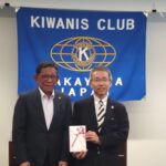 和歌山キワニスクラブ・和大留学生に炊飯器を寄贈