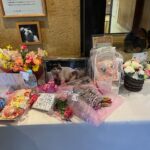 ネコのニタマウルトラ駅長にファンから献花やメッセージ／和歌山・紀の川市