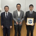 新翔くろしお中学校　校章デザイン　感謝状贈呈式