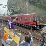 南海「ＧＲＡＮ天空」運行開始・九度山駅で真田の一行や園児らが歓迎