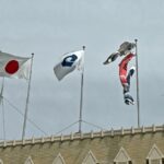 和歌山県庁屋上に鯉のぼり・児童福祉週間を前に